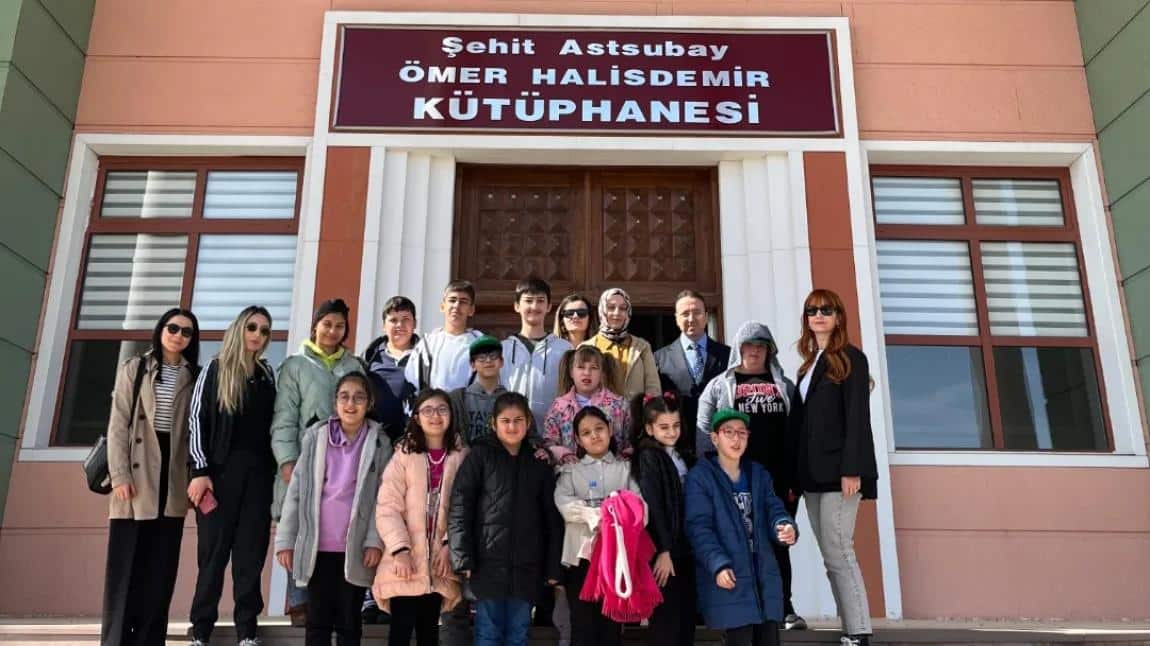 Dumlupınar Üniversitesi Şehit Astsubay Ömer Halis Demir Kütüphanesi Gezimiz